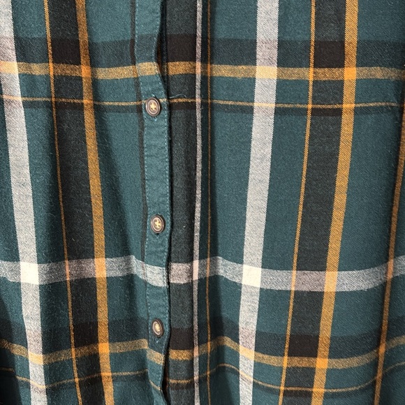 (2) plaid shirts. Size XXL - Picture 3 of 5